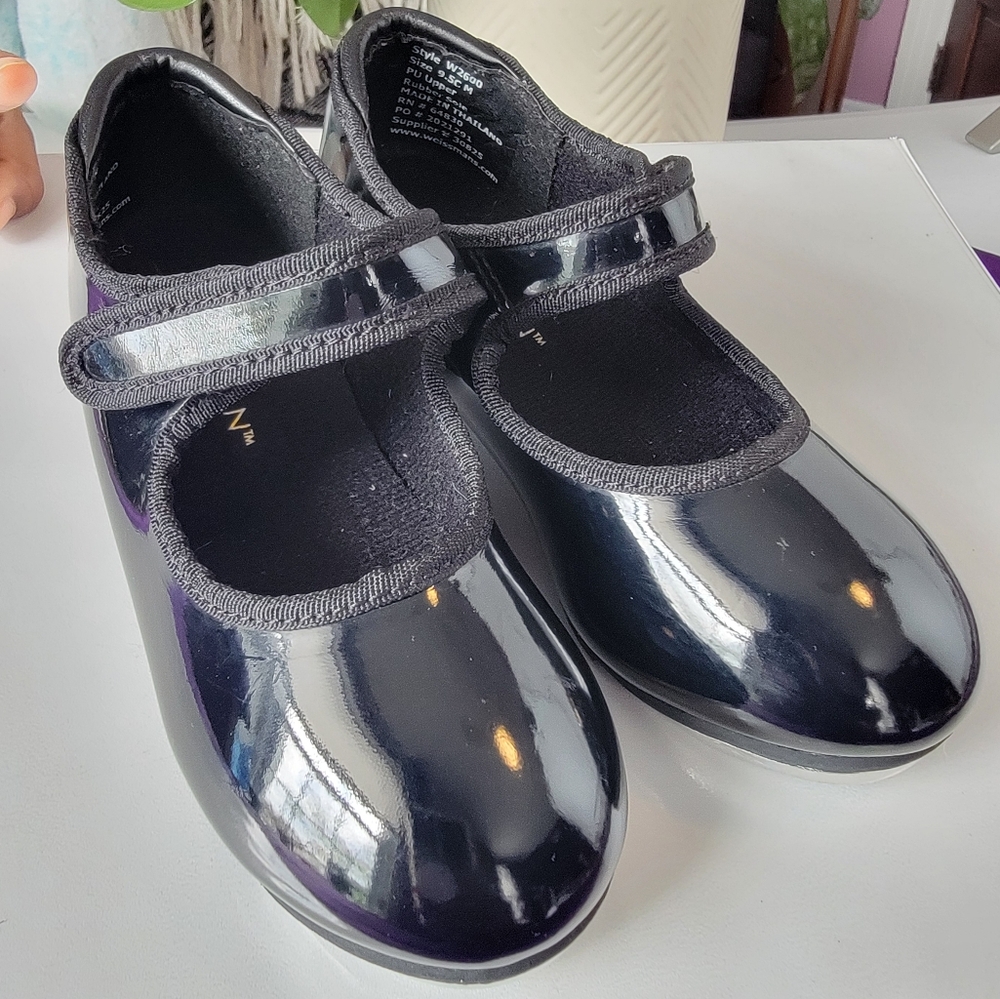 Weissman Black Patent No-Tie Tap Shoe (W2600) (size 9.5C)